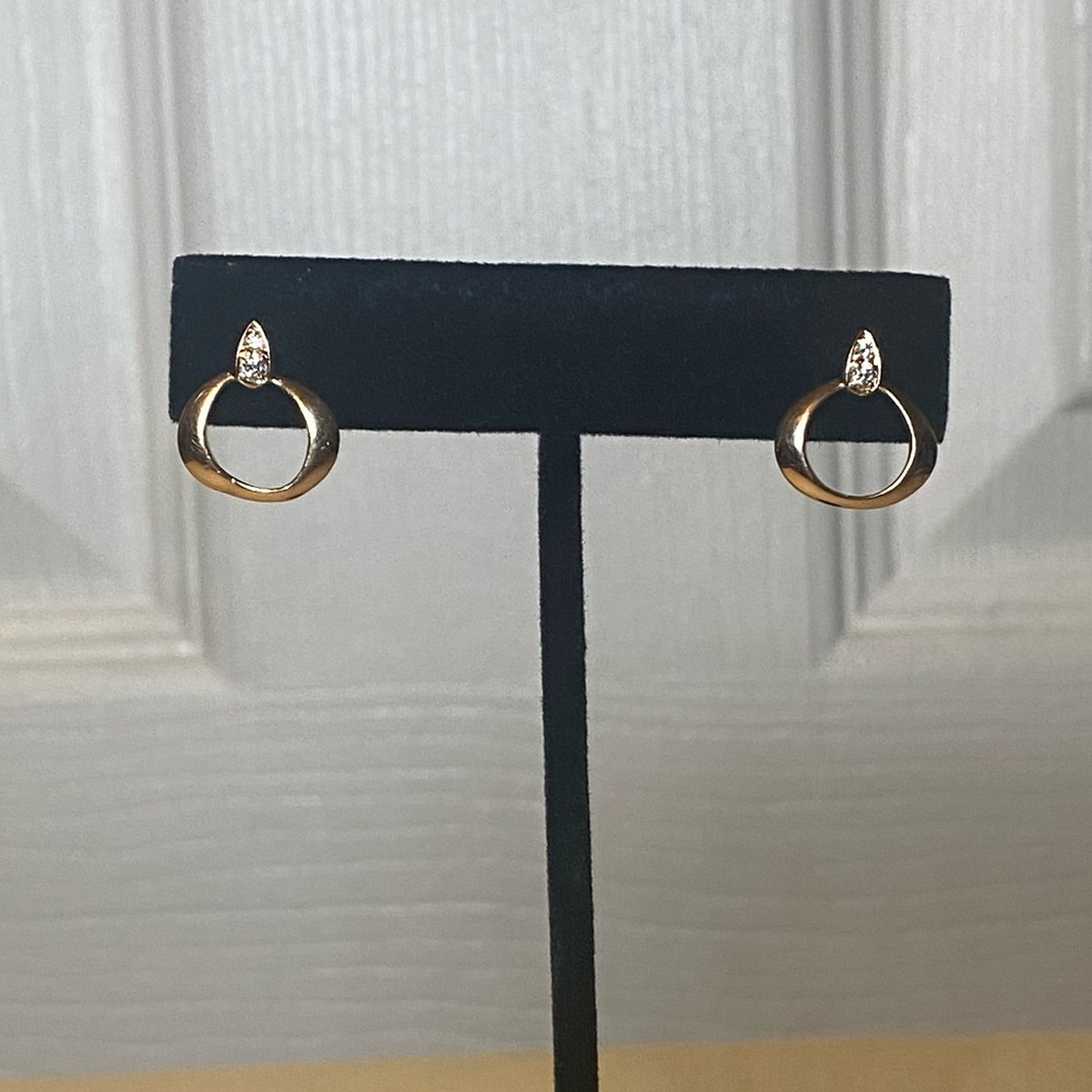 OMEGA Dewdrop 18K Yellow Gold Diamond Earrings - Picture 3 of 12